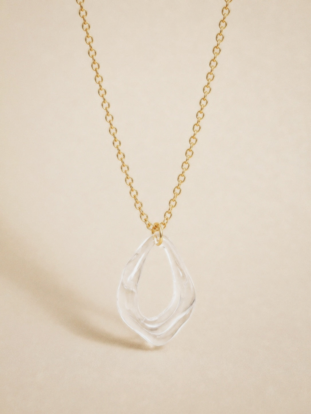 TRANSPARENT LOOP PENDANT