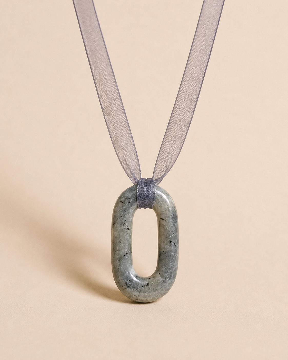 AURORA CHOKER con pedrería de fantasía y cierre de organza
