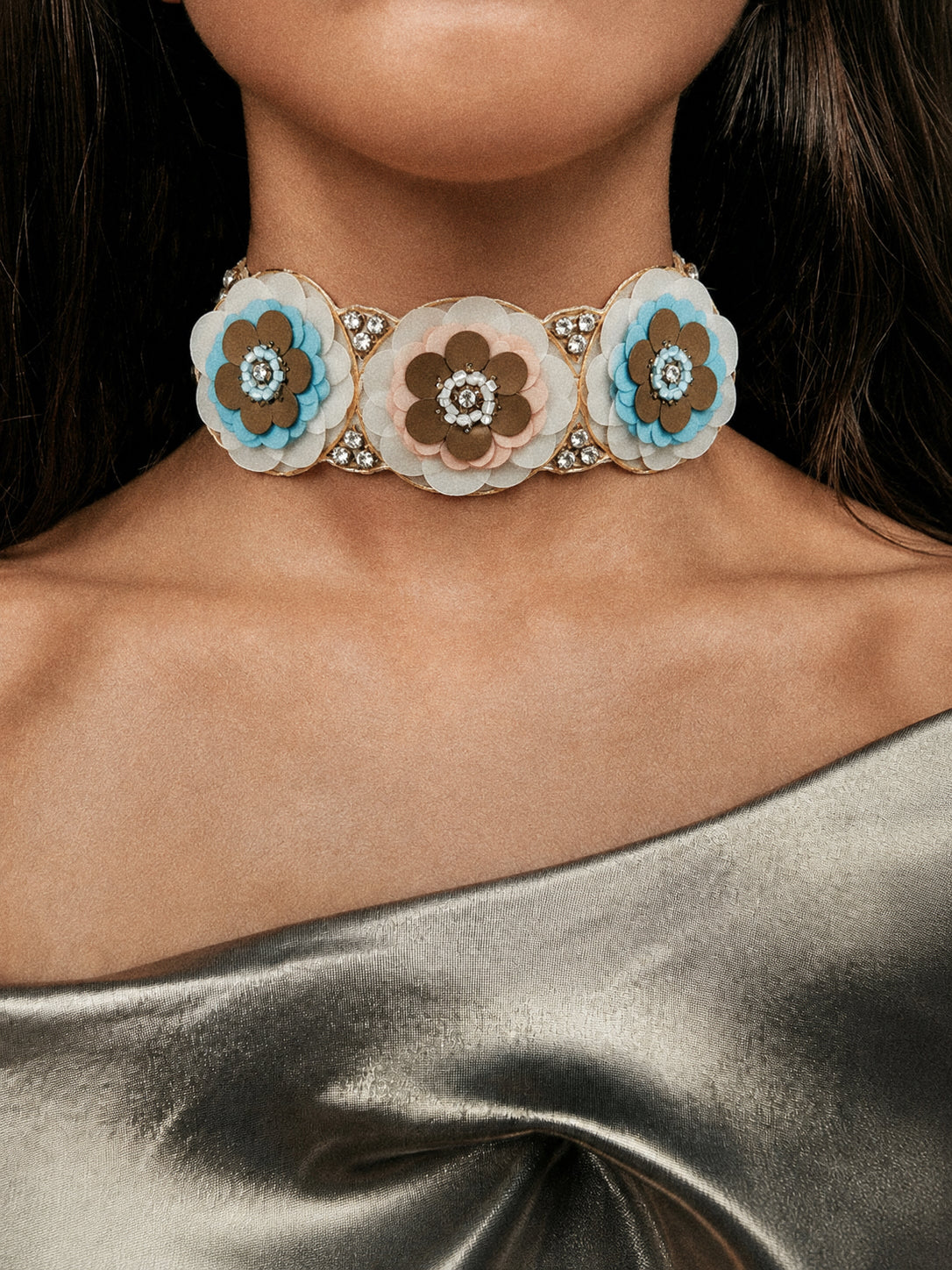 Detalle de JELLYFISH CHOKER con pedrería de fantasía