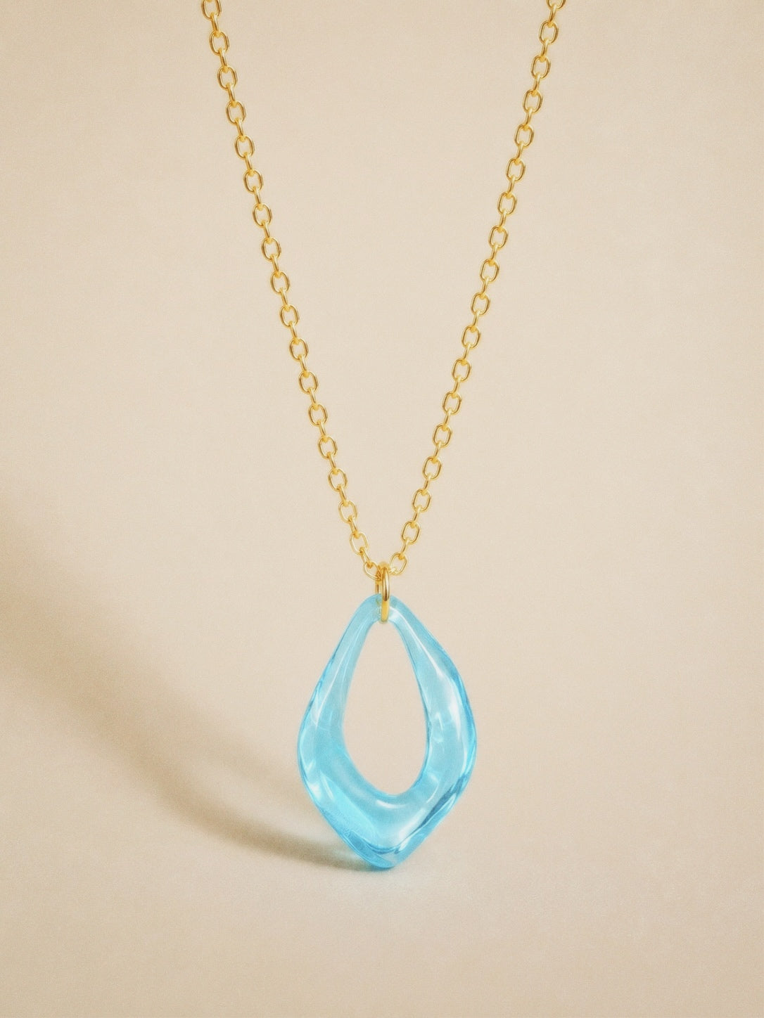 LIGHT BLUE LOOP PENDANT