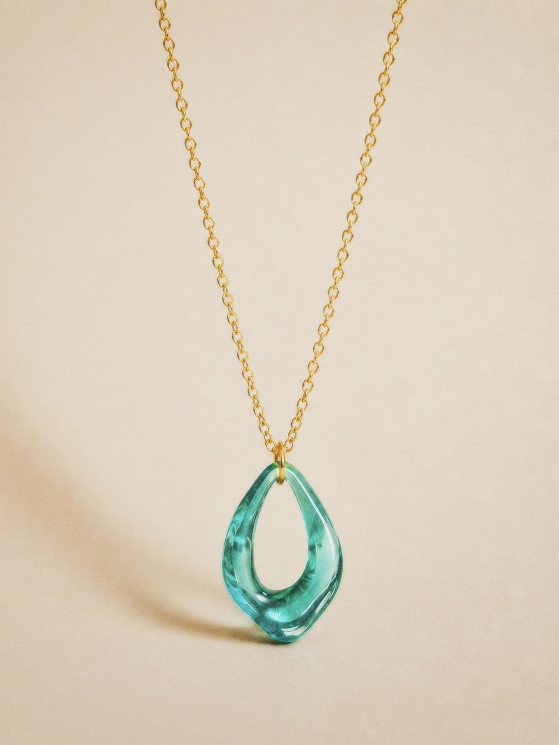 GREEN LOOP PENDANT