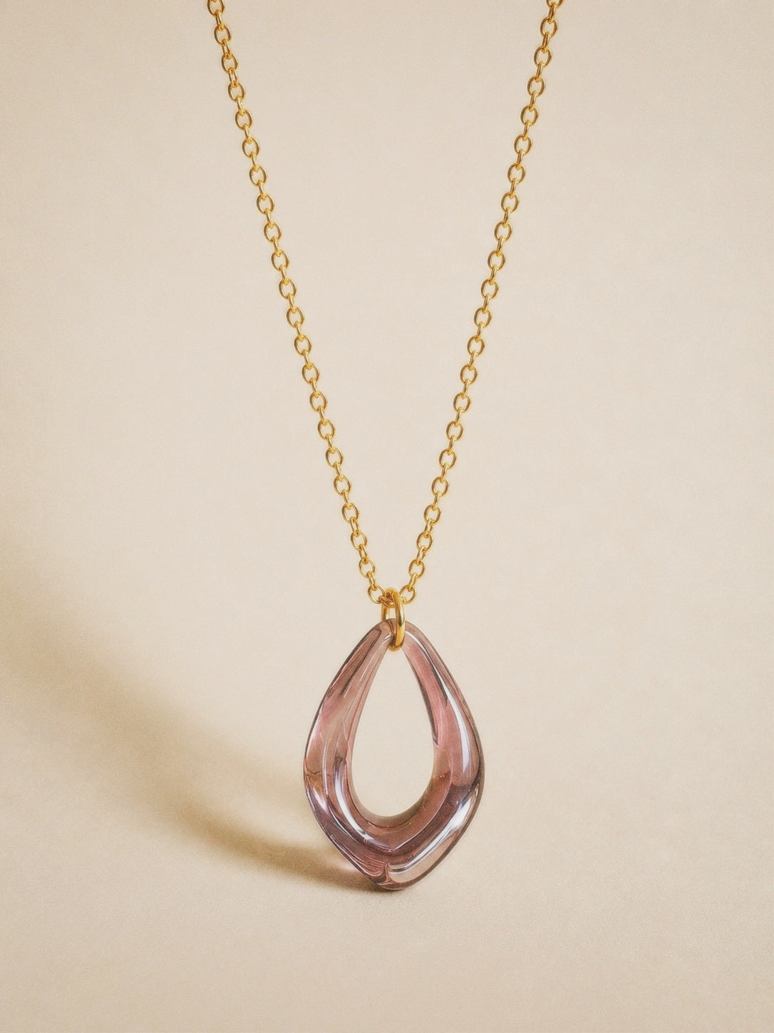VIOLET LOOP PENDANT