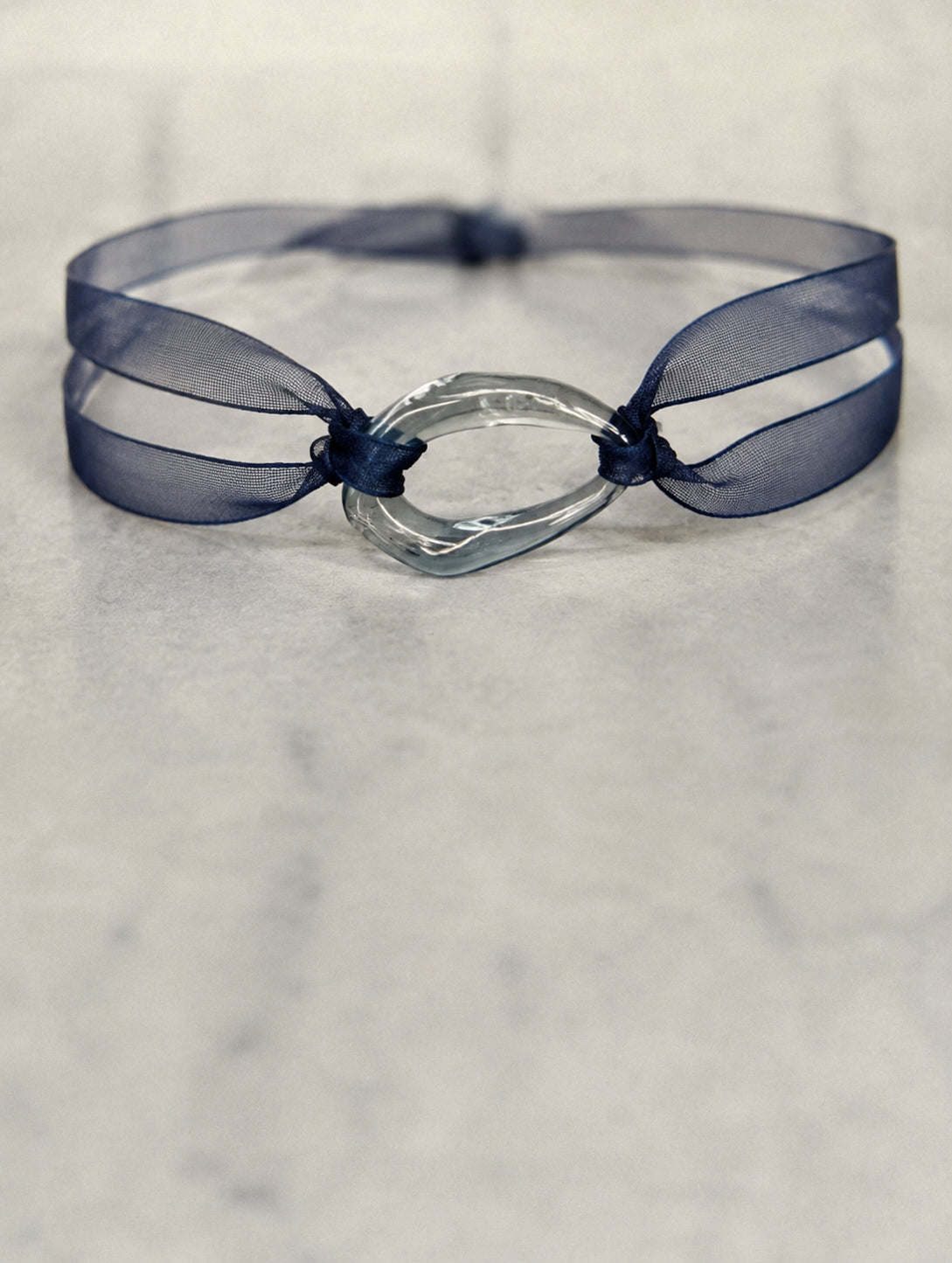 DARK BLUE LOOP choker azul oscuro con pedrería de fantasía
