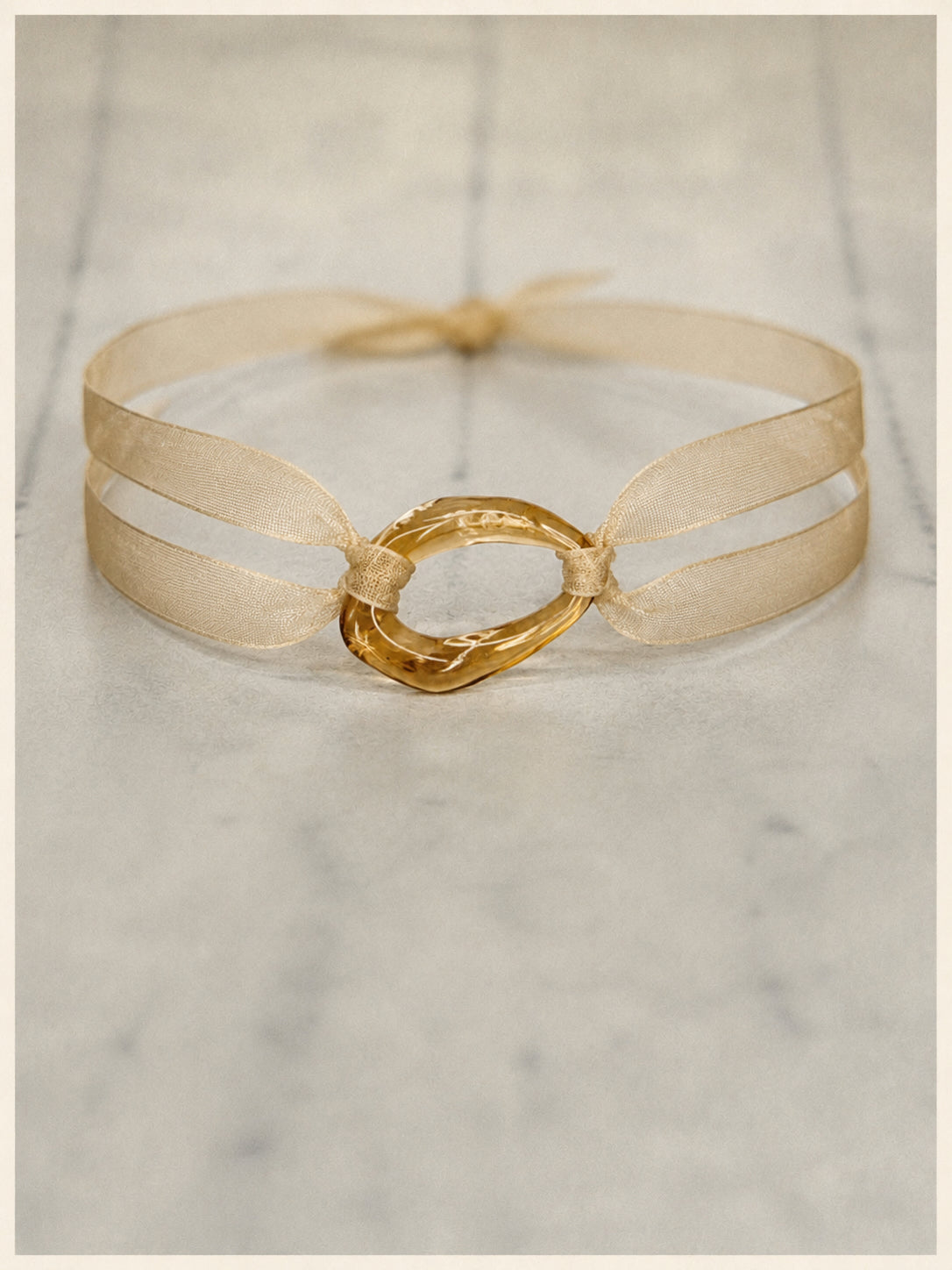 YELLOW LOOP CHOKER amarillo con pedrería de fantasía