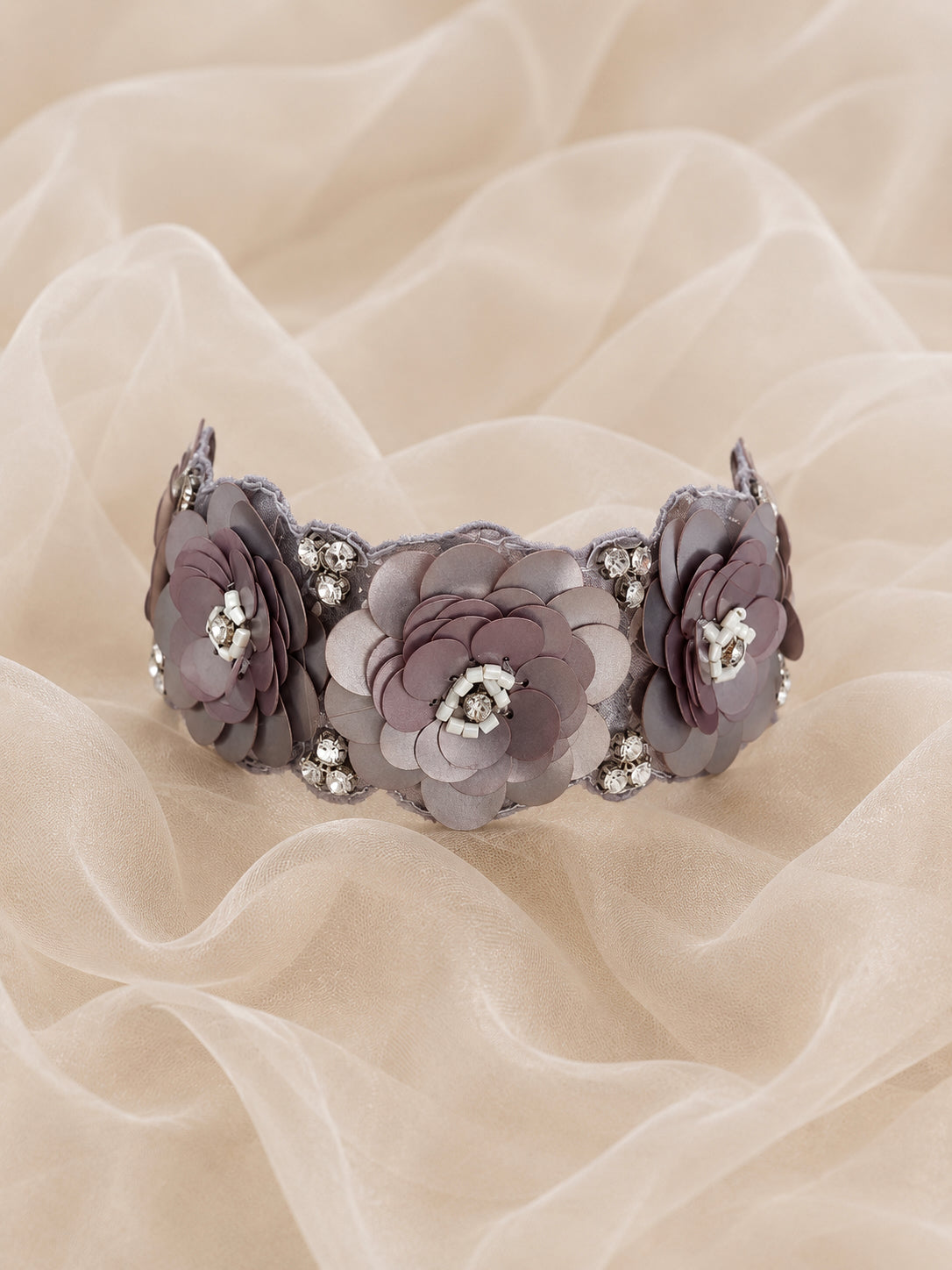 BLUEBERRIES CHOKER plateado de inspiración floral con pedrería de fantasía