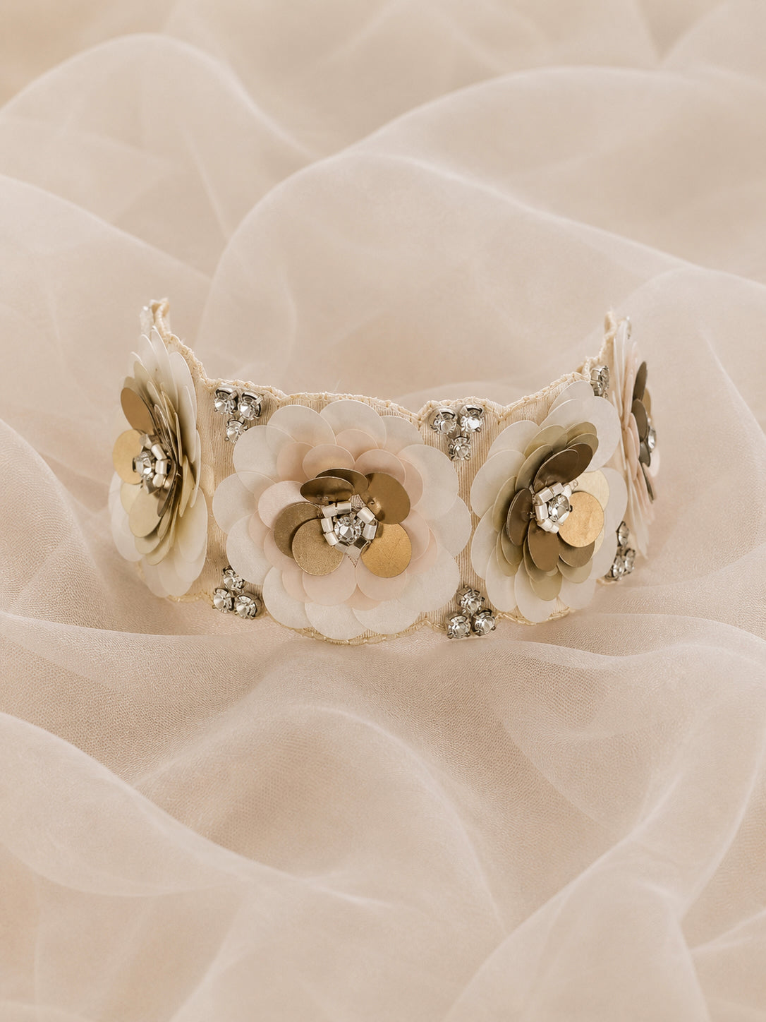 ARANZAZU CHOKER dorado de inspiración floral con pedrería de fantasía