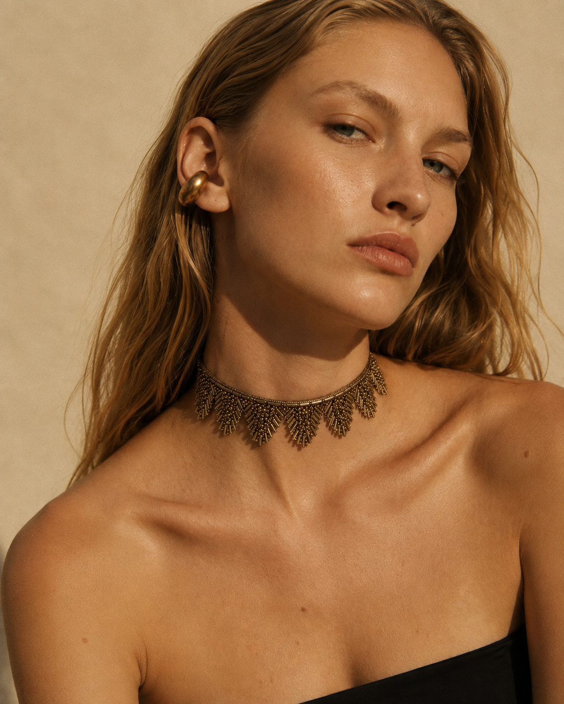 ELOISE CHOKER dorado con pedrería de fantasía