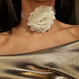 WHITE FLOWER CHOKER