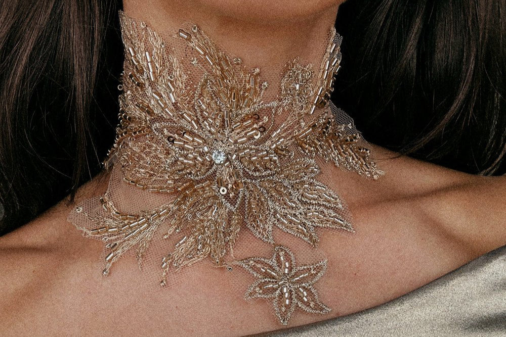 BIG FLOWER CHOKER