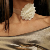 WHITE FLOWER CHOKER