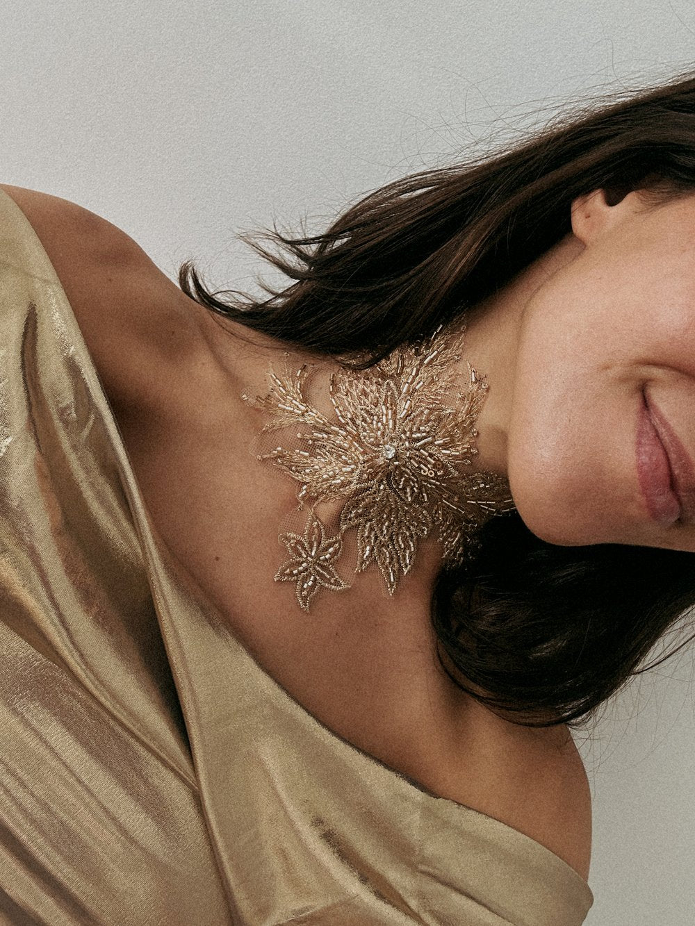 BIG FLOWER CHOKER