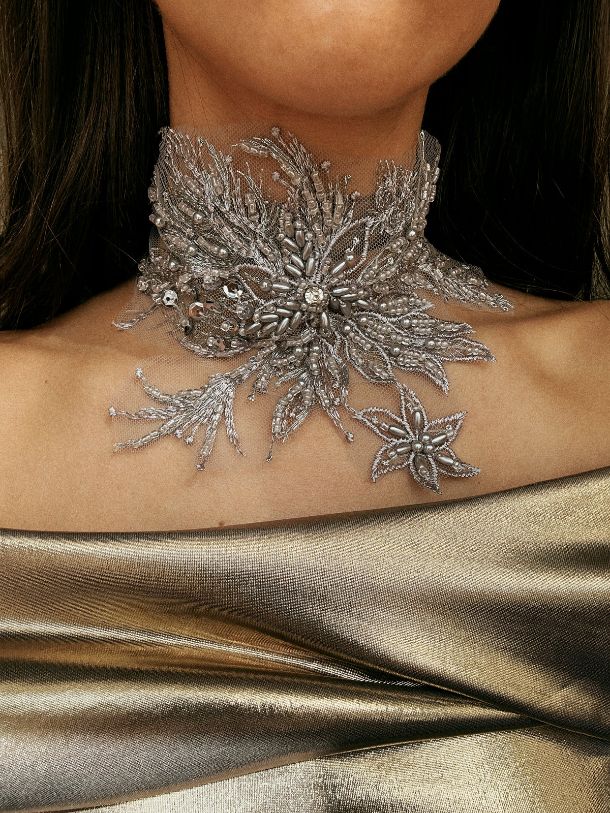 Detalle de SILVER BIG FLOWER CHOKER