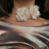 BEIGE ORGANZA FLOWERS CHOKER