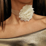 WHITE FLOWER CHOKER