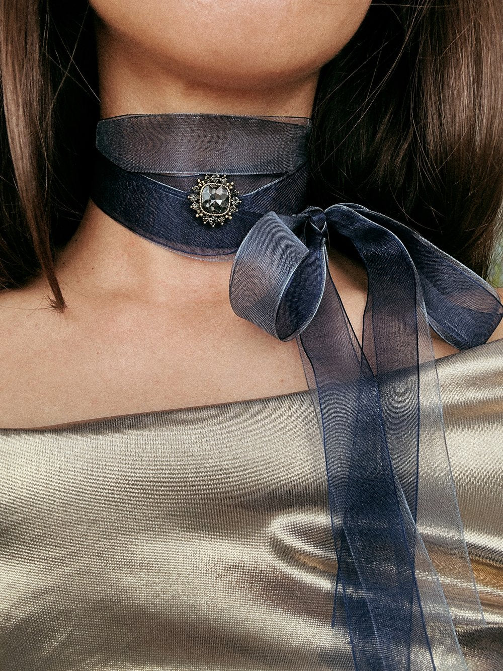 BLUE SQUARE CHOKER