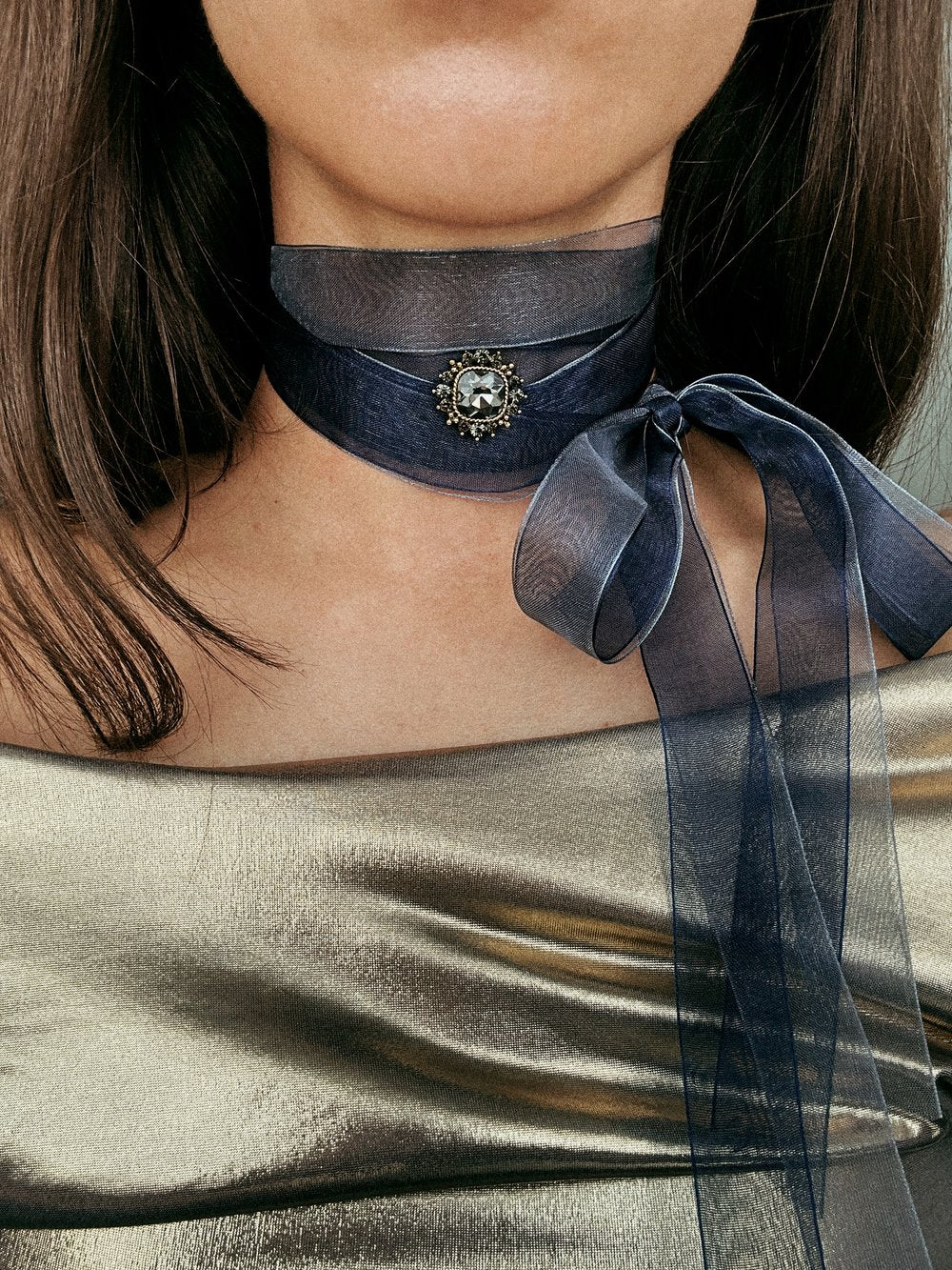 BLUE SQUARE CHOKER