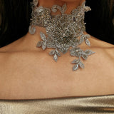 BIG FLOWER SEQUIN SILVER CHOKER