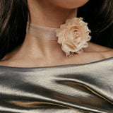 LIGHT PINK FLOWER CHOKER